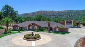 Private mountain retreat with pool and mini-golf